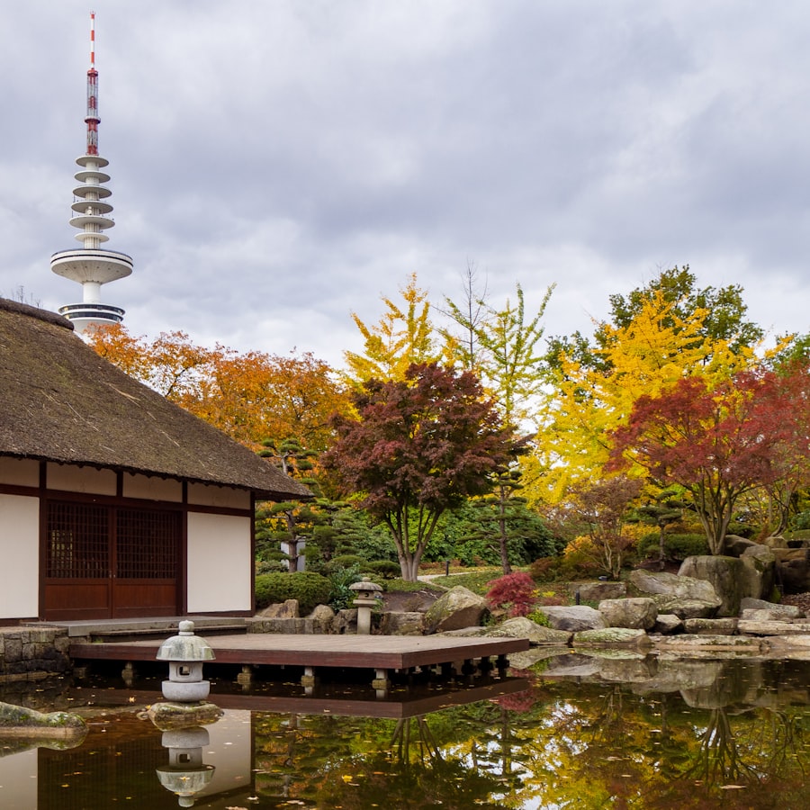 Japanischer Garten mit Koi-Karpfen